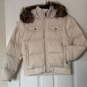 North Face 550 Girls 14/16 Cream Puffer Jacket with Hood and Removable Faux Fur.